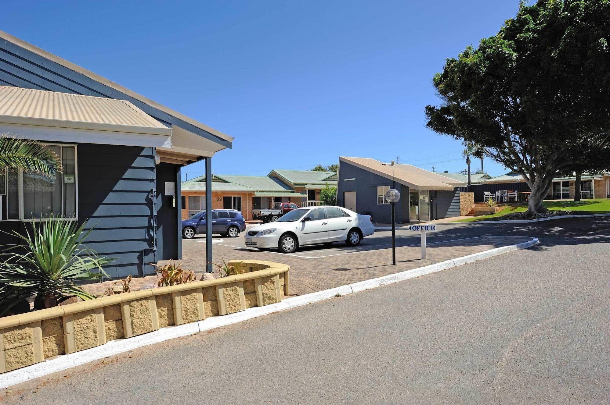 Abrolhos Reef Lodge Geraldton Bagian luar foto